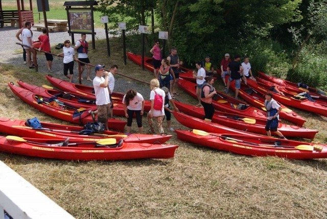 W spływie kajakowym rzeką Czarną w miniony weekend  udział wzięło ponad 140 osób.