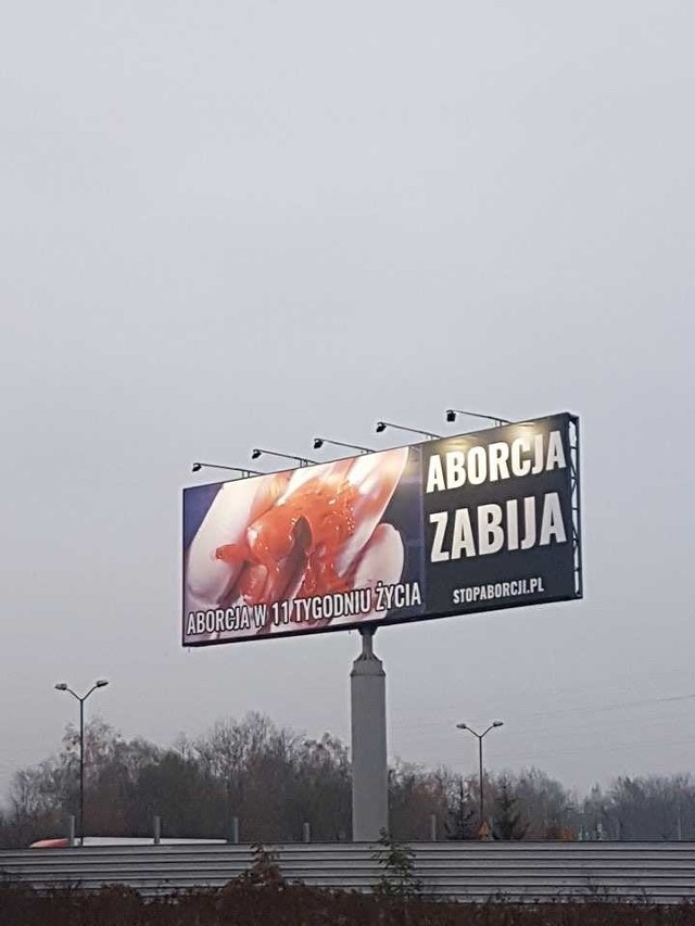 Aborcja zabija: kontrowersyjny billboard przy DTŚ w Chorzowie