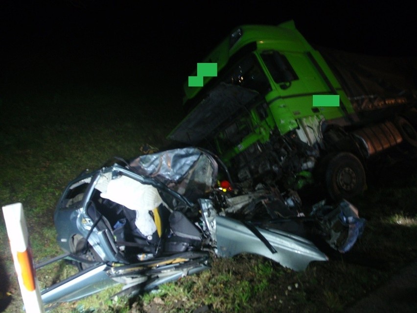 Kolnica: Śmiertelny wypadek na DK 8. Samochód osobowy zderzył się z ciężarowym. Jedna osoba zginęła [FOTO]