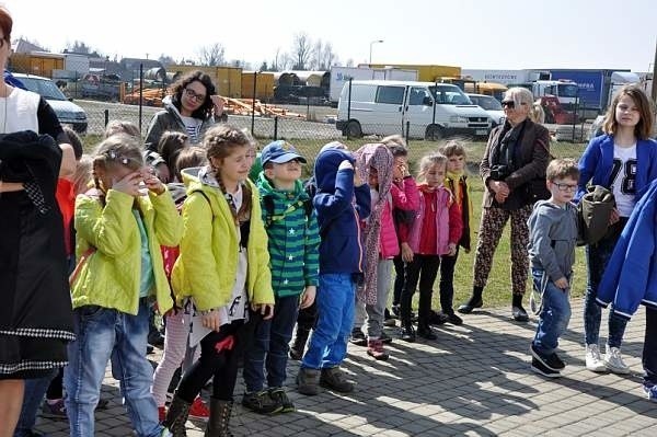 Święto Drzewa w Tarnowie Podgórnym. Dzieci posadziły 150...