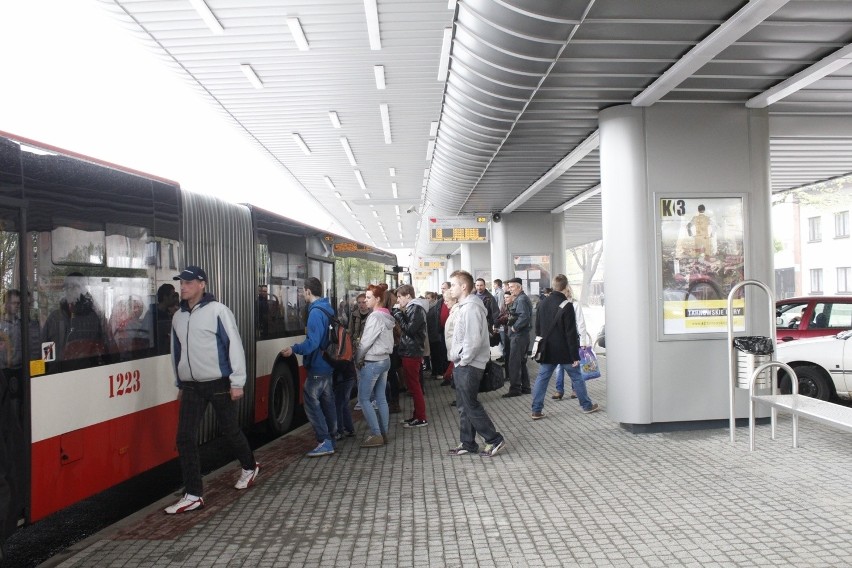 Dworzec autobusowy w Tarnowskich Górach po otwarciu. Jest dobrze! [TEST DZ]