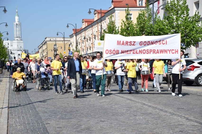 Białystok. XIV Marsz Godności Osób Niepełnosprawnych