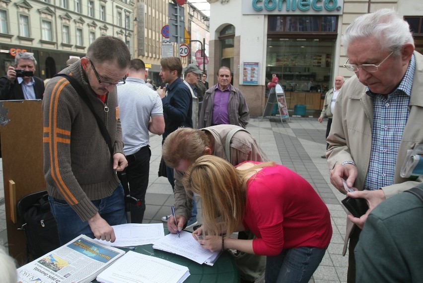 Zbiórka podpisów pod pod projektem ustawy, która uzna...