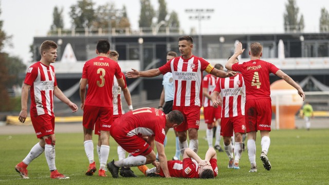 Resovia Rzeszów pokonuje Siarkę Tarnobrzeg w podkarpackich derbach 3:0.