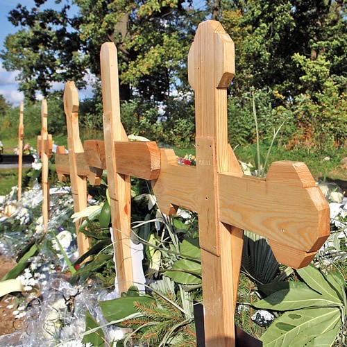 Na cmentarzu w Rokitach spoczęły cztery z pięciu ofiar tragicznego wypadku.