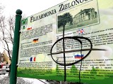 Kto zniszczył kamień i tablicę upamiętniającą synagogę w Zielonej Górze? O sprawie poinformował Wojciech Kozłowski, dyrektor BWA  [ZDJĘCIA]