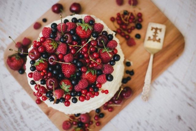 Przepis na tort sezonowy. Owocowa inspiracja na latoPrzepis na tort sezonowy. Owocowa inspiracja na lato