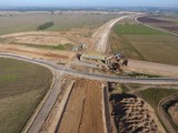 Budowa obwodnicy Suwałk w ciągu drogi ekspresowej S61. Widok z drona [FOTO]