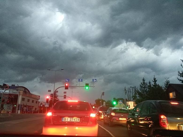 IMGW ostrzega przed burzami z gradem. Ostrzeżenia dla 13 powiatów 29.07.2019