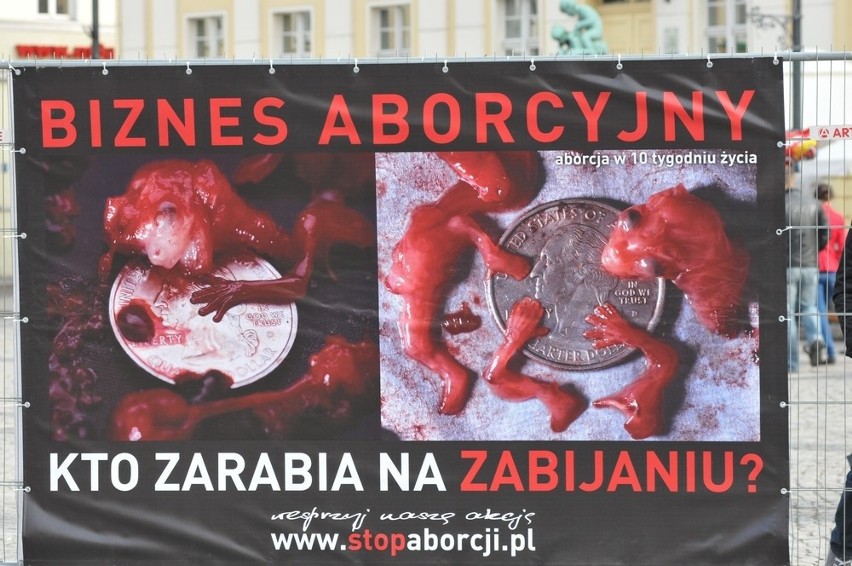 Drastyczne zdjęcia kampanii przeciwko aborcji w Bydgoszczy