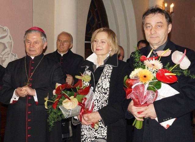 W uroczystościach wzięli udział między innymi Grażyna Barszczewska oraz Robert Grudzień i biskup Henryk Tomasik. 