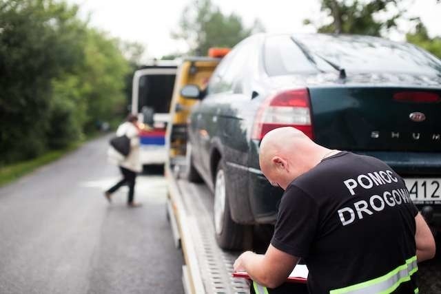 Wypadek na ul. ZamczyskoAutobus linia 52 i osobowa KIA