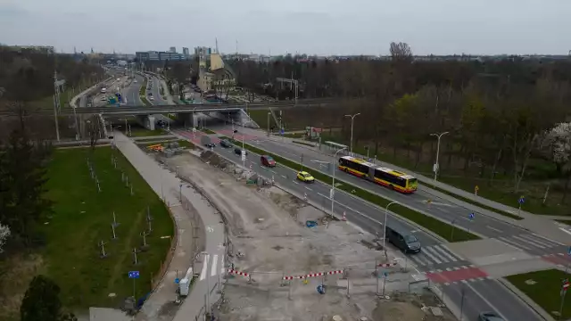 Ulica Buforowa była już raz rozbudowywana. W latach 2016-2019 trwały prace nad poszerzeniem jezdni, wyznaczeniem osobnych pasów do skrętów na osiedla mieszkaniowe i poprowadzenie dodatkowego pasa dla miejskich autobusów.