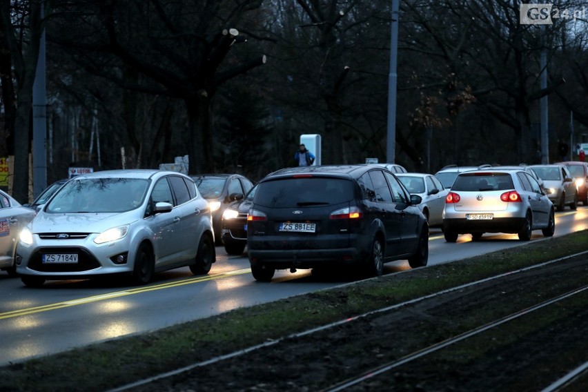 Budowa Węzła Łękno w Szczecinie. Fragment alei Wojska Polskiego już zamknięty 