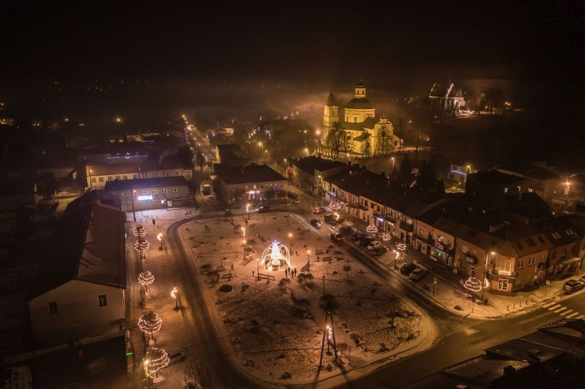 Klimontów w świątecznej szacie w Boże Narodzenie 2021...