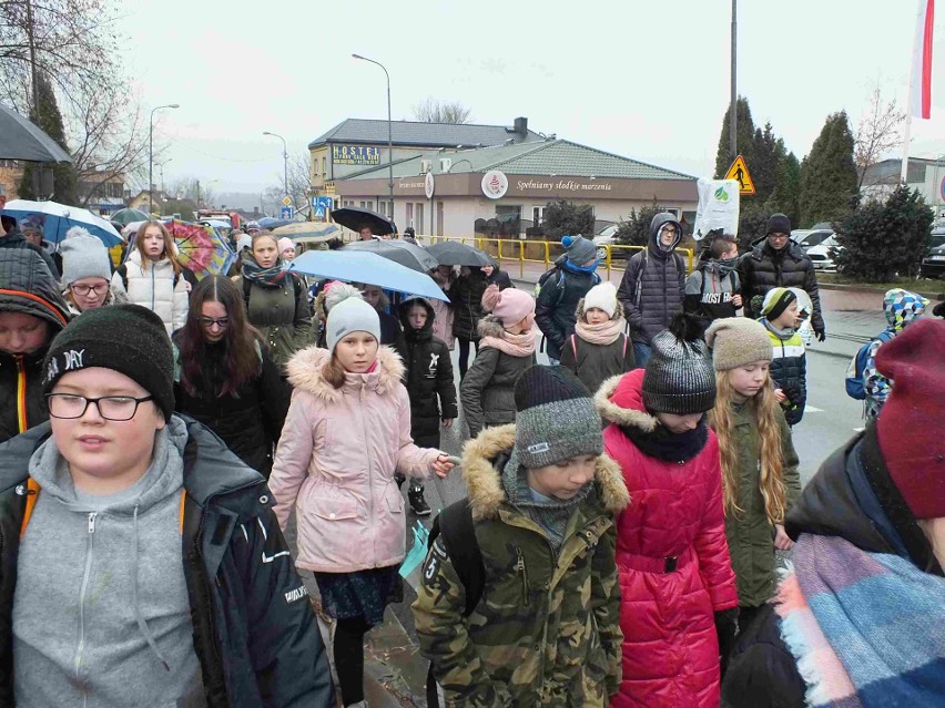 Uroczyste obchody Świętej Barbary w Starachowicach. Ulicami miasta przeszła procesja... w deszczu (ZDJĘCIA)