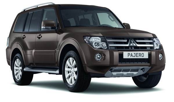 Kolejna odsłona mitsubishi pajero dostępna jest w nowym kolorze, granite brown, z 18-calowymi aluminiowymi obręczami kół.