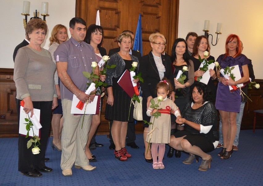 13 osób otrzymało w czwartek w Łodzi polskie obywatelstwo