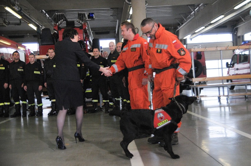 Premier Kopacz spotkała się ze strażakami, którzy brali udział w akcji ratowniczej w Katowicach