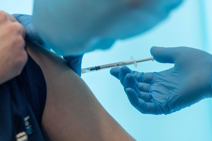 Jak długo chronić będzie szczepionka przeciw koronawirusowi?