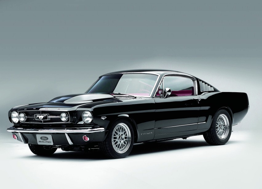Mustang Fastback z 1965 r. zrekonstruowany...