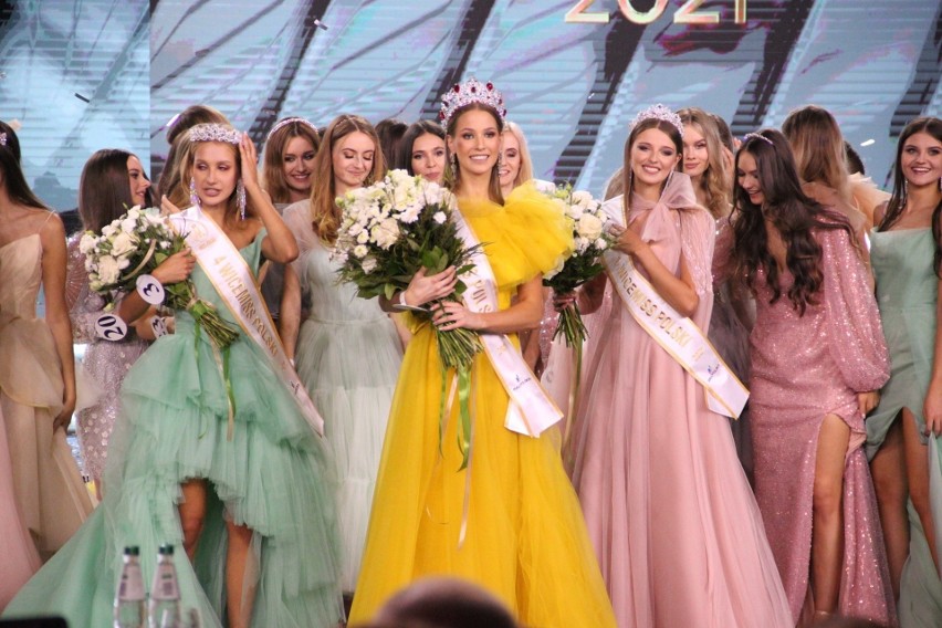 Nowy Sącz. Konkurs Miss Polski 2021 w amfiteatrze w Parku Strzeleckim. Koronę zdobyła 24 - letnia Agata Wdowiak [ZDJĘCIA] 22.08.2021