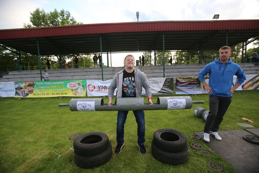 Strongmani w Jaworznie rywalizowali na stadionie Azotanii [ZDJĘCIA]