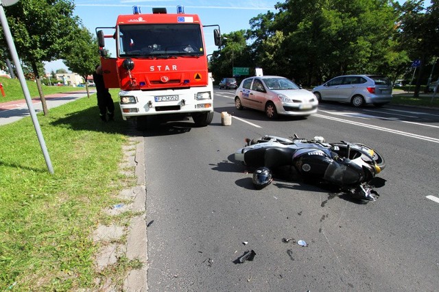 Siła zderzenia była tak duża, że odrzuciła motocykl około 200 metrów od miejsca, gdzie doszło do wypadku.