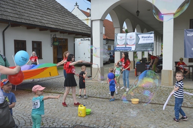 Run 4 a Smile. Pobiegli, żeby pomóc w leczeniu i rehabilitacji Dawidka Cebuli