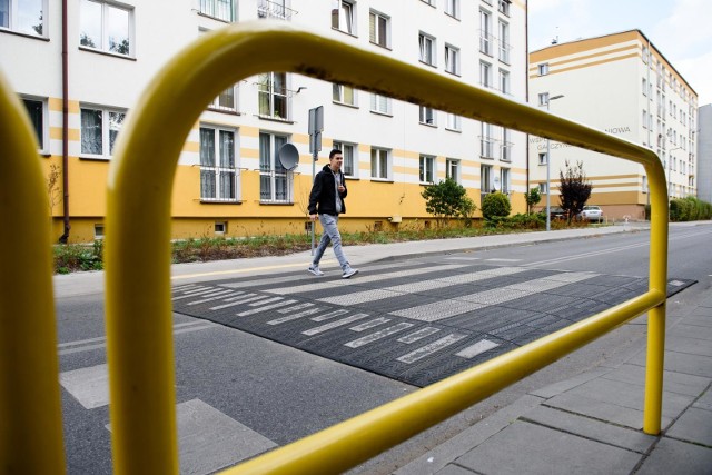 Jeden z Czytelników zaproponował, aby więcej przejść dla pieszych znajdowało się na tzw. spowalniaczach - jak to przy ulicy Gałczyńskiego