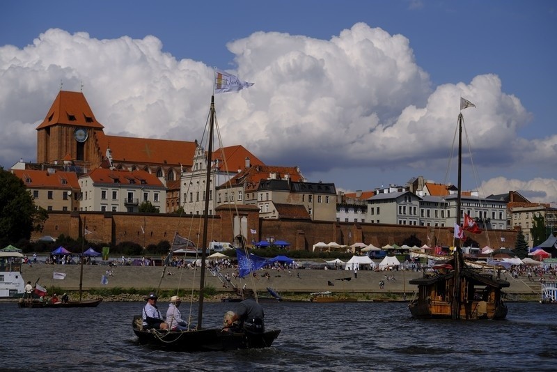 Trzecią edycję Festiwalu Wisły w Toruniu rozpoczęła parada...