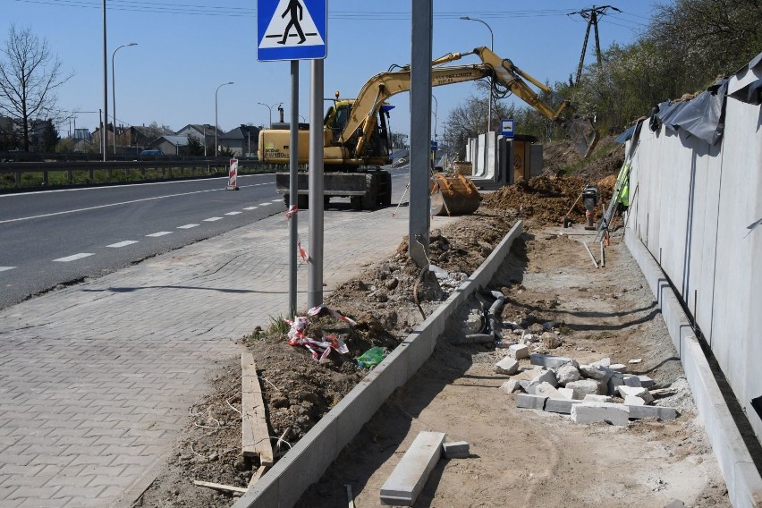 Budowa ścieżek rowerowych w gminie Sitkówka-Nowiny jest już na ukończeniu (ZDJĘCIA)