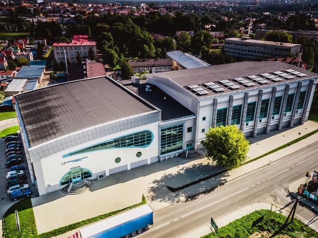Punkt szczepień masowych zlokalizowany będzie na hali Powiatowego Centrum Sportowego w Staszowie.