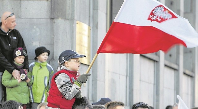 41 procent badanych w sondażu uznało, że miarą patriotyzmu jest udział w uroczystościach państwowych.