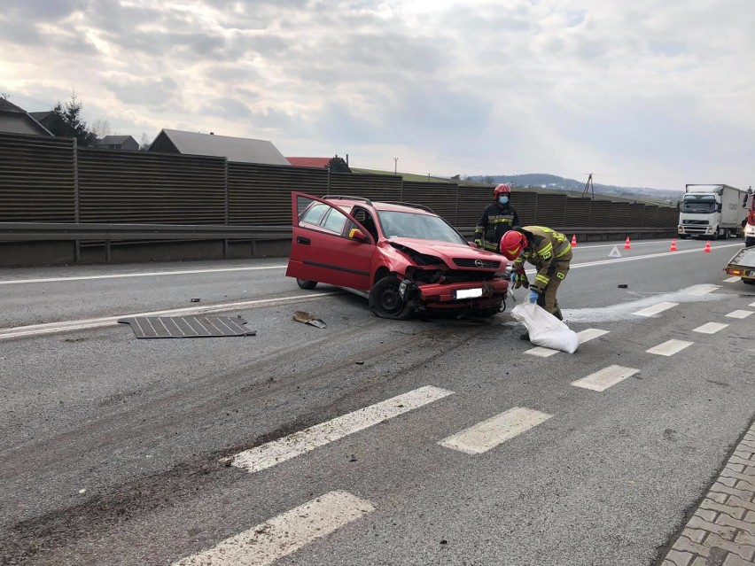 Na drodze krajowej 94 w Brzeziu samochód wypadł z jezdni....