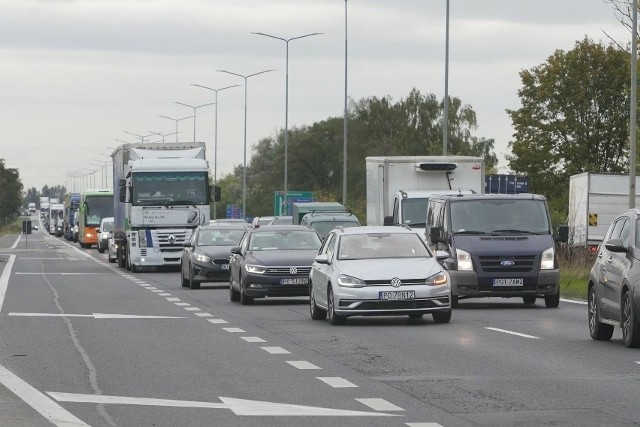 W wyniku kolizji 3 samochodów osobowych w Marianowie Brodowskim w rejonie Środy Wielkopolskiej wprowadzono ruch wahadłowy