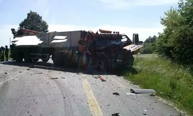 W środę tuż po godzinie 14.30 w miejscowości Dobrut doszło do wypadku dwóch samochodów ciężarowych.>>>KLIKNIJ W NASTĘPNE ZDJĘCIE ABY CZYTAĆ DALEJ