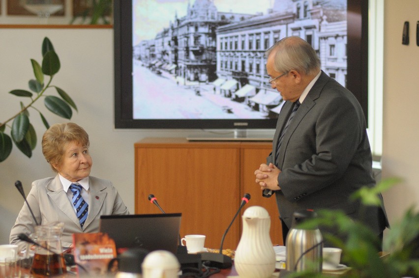 "Wieża spadochronowa" to najpiękniejsza książka o Katowicach - mówi prof. Krystyna Heska-Kwaśniewicz