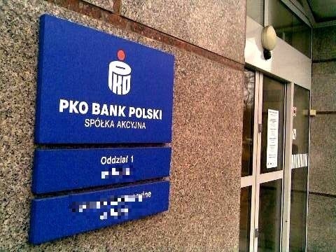 Napad w centrum miasta pod PKO. Ukradli 225 tysięcy zł