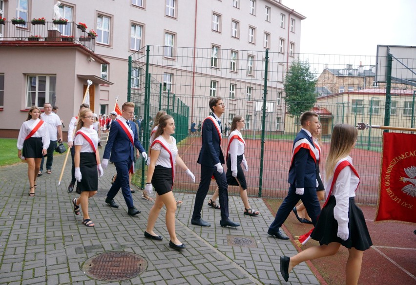 Ponad 340 tysięcy dzieci rozpoczęło rok szkolny w woj. lubelskim. Zobacz zdjęcia z inauguracji