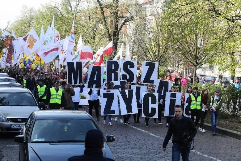 "Marsz dla Życia". Utrudnienia dla kierowców i pasażerów w Szczecinie
