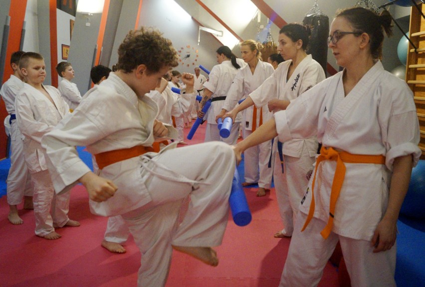 Zajęcia krav magi w Kieleckim Klubie Karate Kyokushin Koronea. Było duże zainteresowanie [ZDJĘCIA]