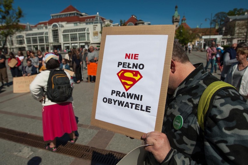 Poznań solidarny z niepełnosprawnymi, którzy protestują w...