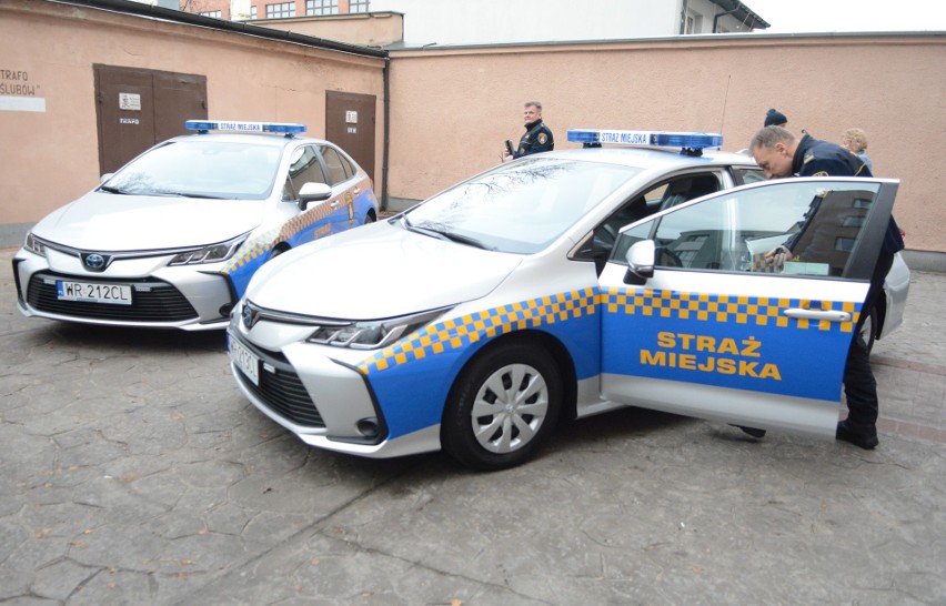 Straż miejska w Radomiu ma nowe hybrydowe samochody