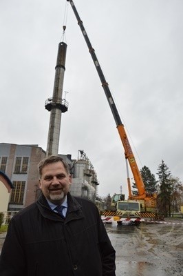 Nowy Sącz. Zdemontowano komin w Newagu - koniec palenia węglem [AKTUALIZACJA]