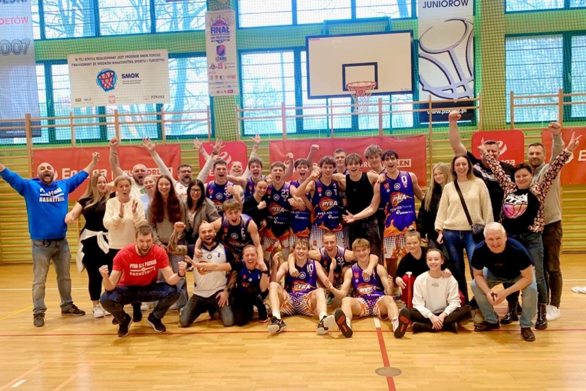 Młodzi koszykarze Pyry AZS Poznań sprawili tydzień temu...