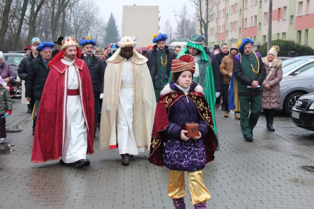 Orszak Trzech Króli w Dąbrowie Górniczej Zobacz kolejne zdjęcia/plansze. Przesuwaj zdjęcia w prawo naciśnij strzałkę lub przycisk NASTĘPNE