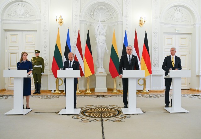 Przywódcy czterech państw podczas wspólnej konferencji