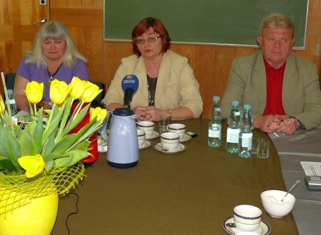 Bogusława Herdzik - dyrektor Spółdzielczego Domu Kultury, prezes Spółdzielni Mieszkaniowej Halina Czubak i wiceprezes Władysław Kiszka.