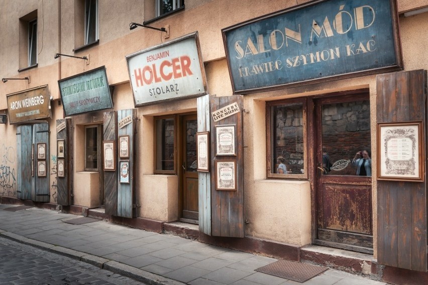 Restauracja Dawno Temu Na Kazimierzu znajduje się przy ulicy...